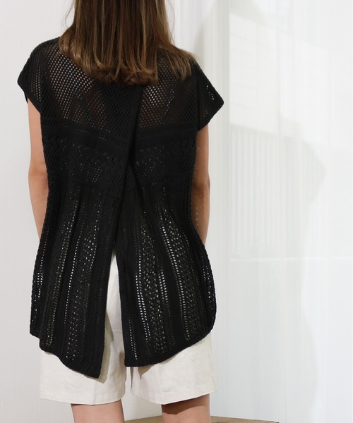 Per sist ence（パーシエンス）の「Per sist ence/パーシエンス　透かし編みバックスリットプルオーバー（ベスト・レディース・ブラック/グレイッシュベージュ/アイボリー・FREE）」の22枚目の写真