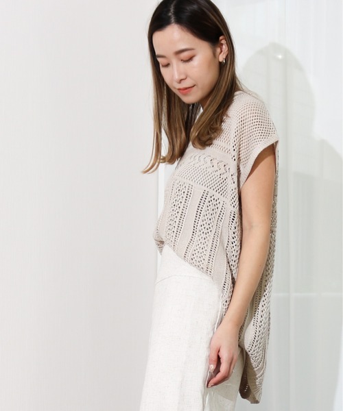 Per sist ence（パーシエンス）の「Per sist ence/パーシエンス　透かし編みバックスリットプルオーバー（ベスト・レディース・ブラック/グレイッシュベージュ/アイボリー・FREE）」の19枚目の写真