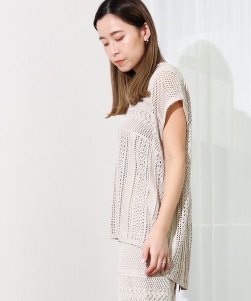 Per sist ence（パーシエンス）の「Per sist ence/パーシエンス　透かし編みバックスリットプルオーバー（ベスト・レディース・ブラック/グレイッシュベージュ/アイボリー・FREE）」の13枚目の写真