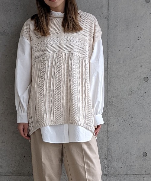 Per sist ence（パーシエンス）の「Per sist ence/パーシエンス　透かし編みバックスリットプルオーバー（ベスト・レディース・ブラック/グレイッシュベージュ/アイボリー・FREE）」の10枚目の写真