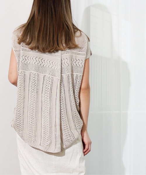 Per sist ence（パーシエンス）の「Per sist ence/パーシエンス　透かし編みバックスリットプルオーバー（ベスト・レディース・ブラック/グレイッシュベージュ/アイボリー・FREE）」の17枚目の写真