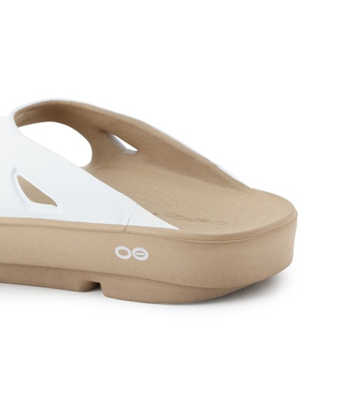 OOFOS(ウーフォス)の「【OOFOS】別注 OOriginal(サンダル・レディース・ベージュ・22/23/24/25)」の11枚目の写真