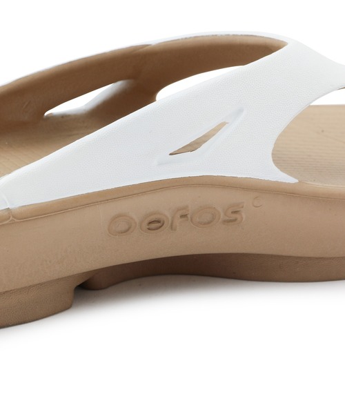 OOFOS(ウーフォス)の「【OOFOS】別注 OOriginal(サンダル・レディース・ベージュ・22/23/24/25)」の7枚目の写真