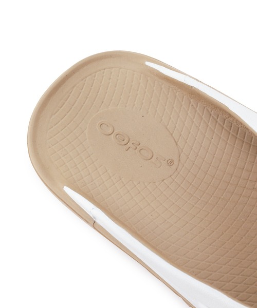 OOFOS(ウーフォス)の「【OOFOS】別注 OOriginal(サンダル・レディース・ベージュ・22/23/24/25)」の4枚目の写真