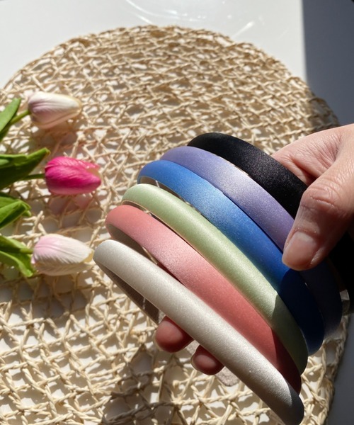 by muni:r(バイ ムニール)の「デイリーポイント 6カラーサテンヘアバンド(カチューシャ・レディース・ブラック/パープル/ピンク/ブルー/グリーン/アイボリー・ONE SIZE)」の5枚目の写真