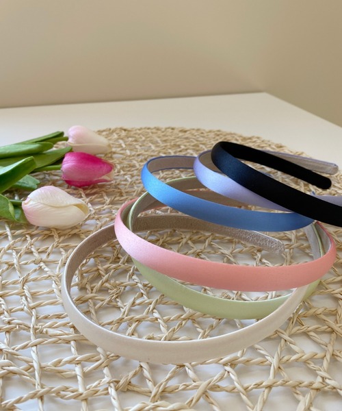 by muni:r(バイ ムニール)の「デイリーポイント 6カラーサテンヘアバンド(カチューシャ・レディース・ブラック/パープル/ピンク/ブルー/グリーン/アイボリー・ONE SIZE)」の4枚目の写真