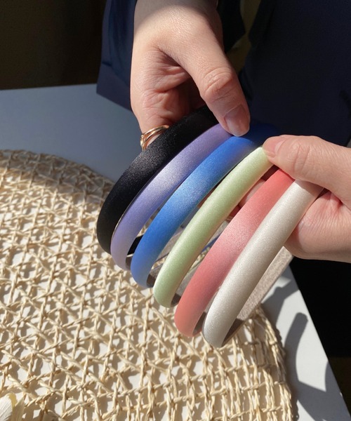 by muni:r(バイ ムニール)の「デイリーポイント 6カラーサテンヘアバンド(カチューシャ・レディース・ブラック/パープル/ピンク/ブルー/グリーン/アイボリー・ONE SIZE)」の10枚目の写真