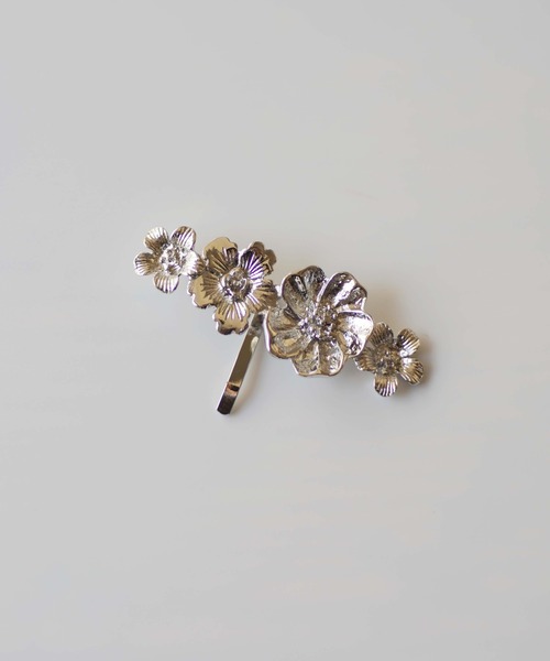 Port(ポート)の「フラワー×リーフ メタル ポニーフック/ヘアカフ/ヘアピアス(ヘアピン・レディース・シルバー/ゴールド/シルバー系その他/ゴールド系その他/シルバー系その他2/ゴールド系その他2・FREE)」の7枚目の写真