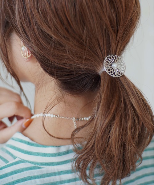 Port(ポート)の「フラワー×リーフ メタル ポニーフック/ヘアカフ/ヘアピアス(ヘアピン・レディース・シルバー/ゴールド/シルバー系その他/ゴールド系その他/シルバー系その他2/ゴールド系その他2・FREE)」の10枚目の写真