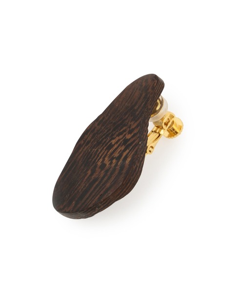 MADEMOISELLE ROPE'(マドモアゼル ロペ)の「ウッドビーンズ型イヤリング(イヤリング・レディース・ダークブラウン・FREE)」の3枚目の写真