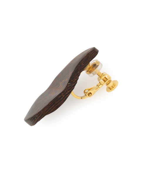 MADEMOISELLE ROPE'(マドモアゼル ロペ)の「ウッドビーンズ型イヤリング(イヤリング・レディース・ダークブラウン・FREE)」の4枚目の写真