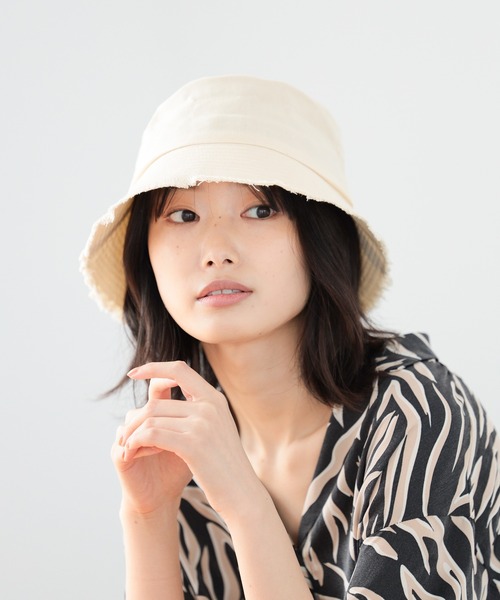 LAKOLE（ラコレ）の「コットンリネンフリンジバケットハット / 952113（ハット・レディース・ブラック/オフホワイト/ナチュラル・FREE）」の2枚目の写真