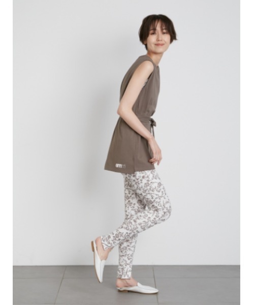 emmi（エミ）の「【emmi yoga】バックカシュクールトップス（Tシャツ/カットソー・レディース・カーキ/ホワイト・FREE）」の7枚目の写真