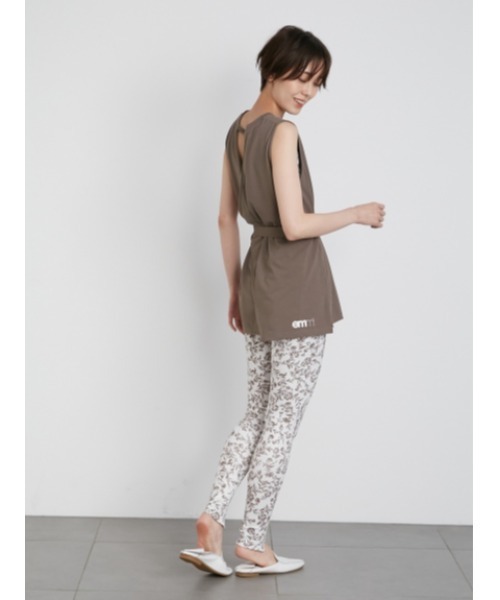 emmi（エミ）の「【emmi yoga】バックカシュクールトップス（Tシャツ/カットソー・レディース・カーキ/ホワイト・FREE）」の8枚目の写真