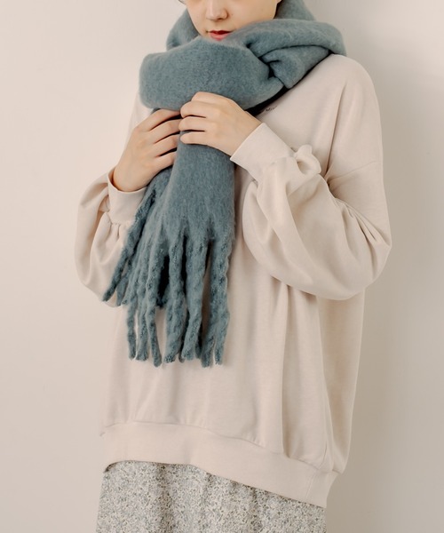 OLIVE des OLIVE（オリーブデオリーブ）の「【ZOZO限定カラー有】ブークレマフラー（マフラー・レディース・ベージュ/モスグリーン/ターコイズブルー/オフホワイト/ライトグレー・FREE）」の5枚目の写真