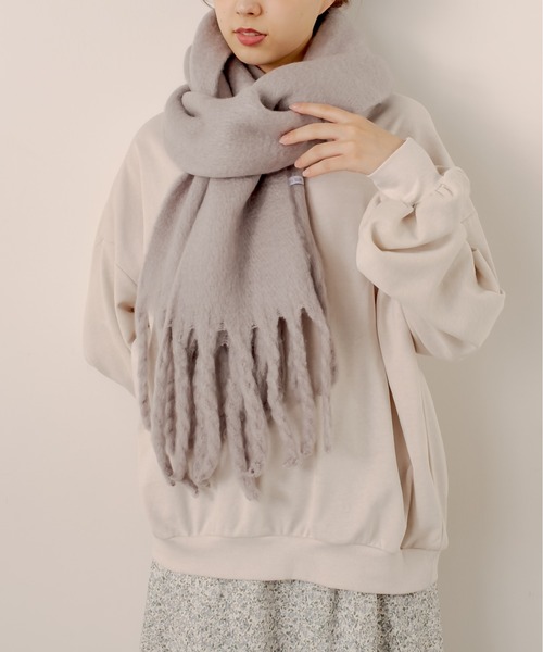 OLIVE des OLIVE（オリーブデオリーブ）の「【ZOZO限定カラー有】ブークレマフラー（マフラー・レディース・ベージュ/モスグリーン/ターコイズブルー/オフホワイト/ライトグレー・FREE）」の3枚目の写真