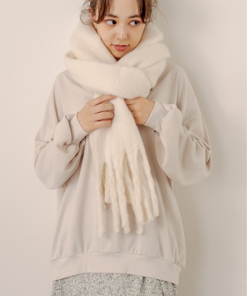 OLIVE des OLIVE（オリーブデオリーブ）の「【ZOZO限定カラー有】ブークレマフラー（マフラー・レディース・ベージュ/モスグリーン/ターコイズブルー/オフホワイト/ライトグレー・FREE）」の22枚目の写真