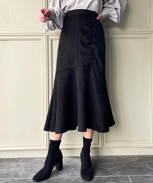 JUNOAH（ジュノア）の「スエード調マーメイドフリルスカート（スカート・レディース・ブラック/ネイビー/モカ/ピンク系その他・MEDIUM/LARGE/X-LARGE）」の2枚目の写真