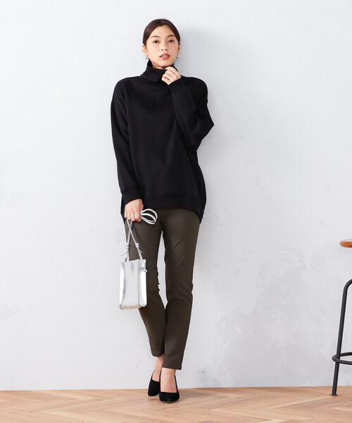 COMME CA ISM（コムサイズム）の「【WEB/一部店舗限定カラー：ベージュ】裏起毛　ハイネックカットソー（スウェット・レディース・ブラック/ベージュ/カーキ・MEDIUM/LARGE）」の20枚目の写真