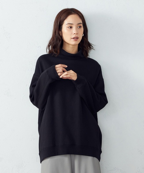 COMME CA ISM（コムサイズム）の「【WEB/一部店舗限定カラー：ベージュ】裏起毛　ハイネックカットソー（スウェット・レディース・ブラック/ベージュ/カーキ・MEDIUM/LARGE）」の2枚目の写真