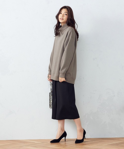 COMME CA ISM（コムサイズム）の「【WEB/一部店舗限定カラー：ベージュ】裏起毛　ハイネックカットソー（スウェット・レディース・ブラック/ベージュ/カーキ・MEDIUM/LARGE）」の7枚目の写真