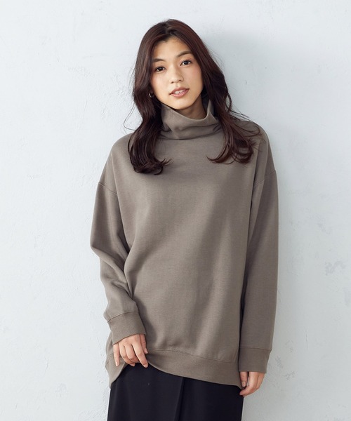 COMME CA ISM（コムサイズム）の「【WEB/一部店舗限定カラー：ベージュ】裏起毛　ハイネックカットソー（スウェット・レディース・ブラック/ベージュ/カーキ・MEDIUM/LARGE）」の9枚目の写真