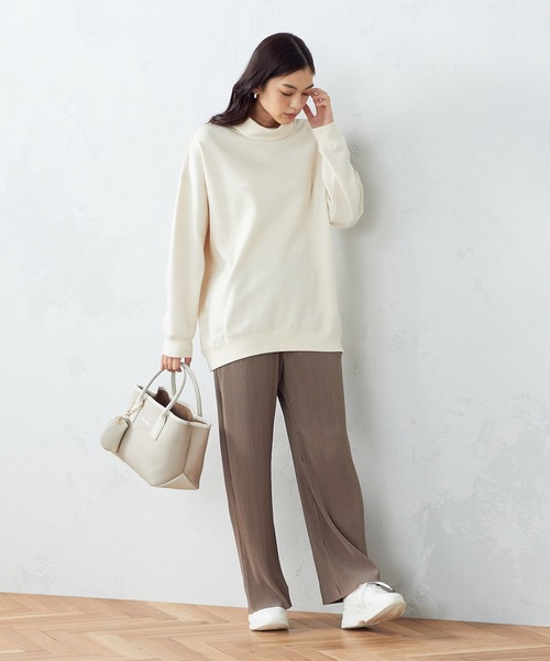 COMME CA ISM（コムサイズム）の「【WEB/一部店舗限定カラー：ベージュ】裏起毛　ハイネックカットソー（スウェット・レディース・ブラック/ベージュ/カーキ・MEDIUM/LARGE）」の4枚目の写真