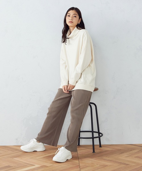 COMME CA ISM（コムサイズム）の「【WEB/一部店舗限定カラー：ベージュ】裏起毛　ハイネックカットソー（スウェット・レディース・ブラック/ベージュ/カーキ・MEDIUM/LARGE）」の6枚目の写真