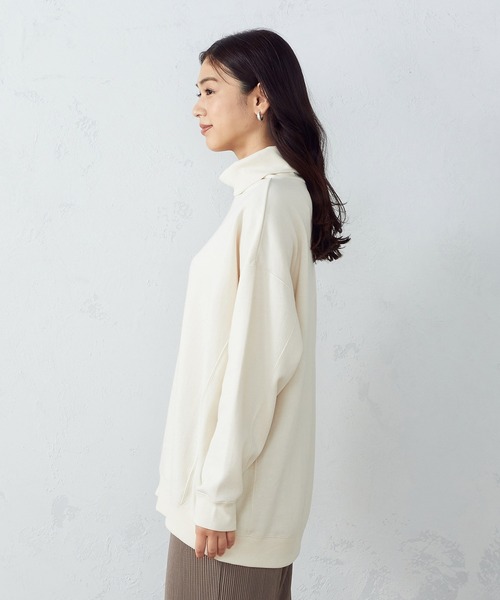 COMME CA ISM（コムサイズム）の「【WEB/一部店舗限定カラー：ベージュ】裏起毛　ハイネックカットソー（スウェット・レディース・ブラック/ベージュ/カーキ・MEDIUM/LARGE）」の15枚目の写真