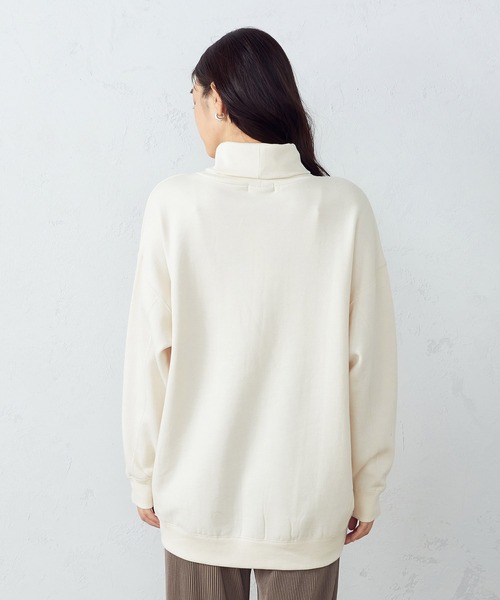 COMME CA ISM（コムサイズム）の「【WEB/一部店舗限定カラー：ベージュ】裏起毛　ハイネックカットソー（スウェット・レディース・ブラック/ベージュ/カーキ・MEDIUM/LARGE）」の11枚目の写真