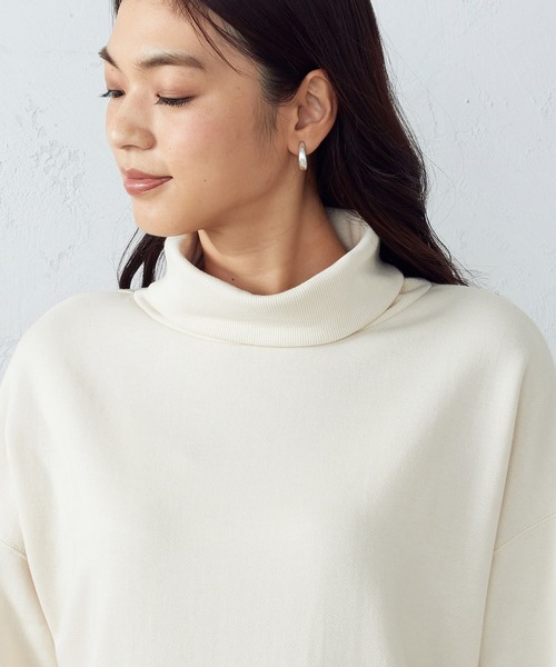 COMME CA ISM（コムサイズム）の「【WEB/一部店舗限定カラー：ベージュ】裏起毛　ハイネックカットソー（スウェット・レディース・ブラック/ベージュ/カーキ・MEDIUM/LARGE）」の14枚目の写真