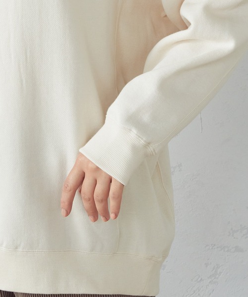 COMME CA ISM（コムサイズム）の「【WEB/一部店舗限定カラー：ベージュ】裏起毛　ハイネックカットソー（スウェット・レディース・ブラック/ベージュ/カーキ・MEDIUM/LARGE）」の8枚目の写真
