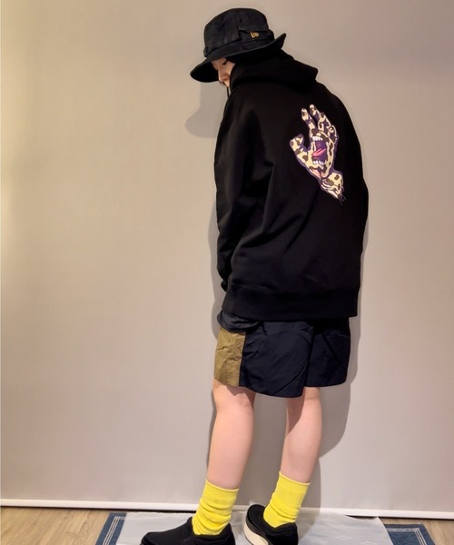 ムラサキスポーツ by 光永（ムラサキスポーツバイヒナタ）の「【ZOZOタウン限定アイテム】SANTACRUZ/サンタクルーズ × 光永（ひなた）監修アイテム  ビッグシルエット  ダルメシアン柄ロゴパーカー   502213344（パーカー・レディース・ホワイト/ブラック/グレー/オレンジ・M/L/XL）」の5枚目の写真