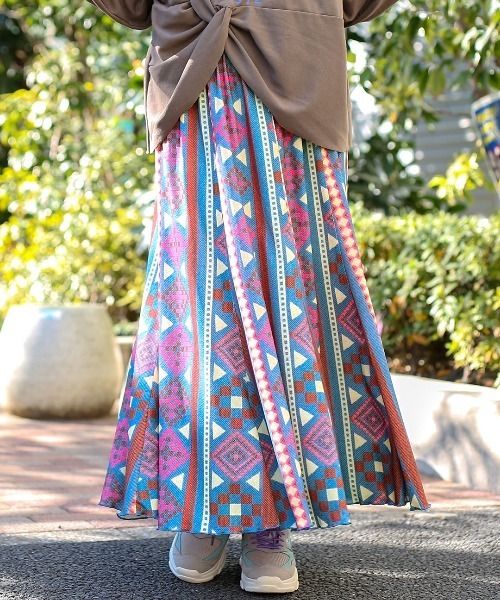 チチカカ（チチカカ）の「ファブリックプリントジャージースカート（スカート・レディース・ブラック/オレンジ/ブルー・SMALL/MEDIUM）」の3枚目の写真