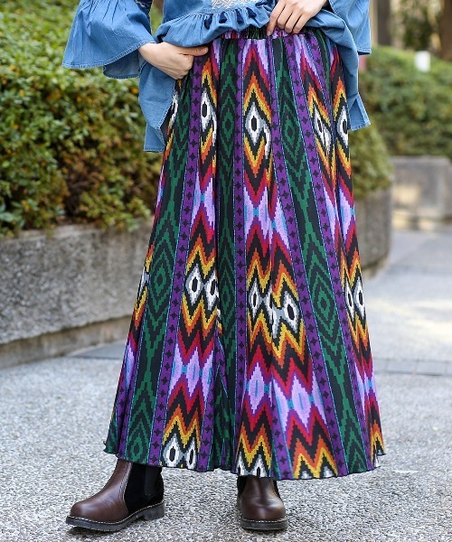 チチカカ（チチカカ）の「ファブリックプリントジャージースカート（スカート・レディース・ブラック/オレンジ/ブルー・SMALL/MEDIUM）」の2枚目の写真