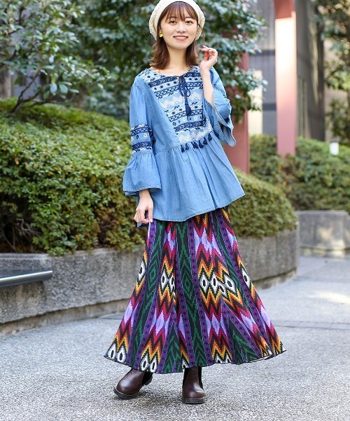 チチカカ（チチカカ）の「ファブリックプリントジャージースカート（スカート・レディース・ブラック/オレンジ/ブルー・SMALL/MEDIUM）」の4枚目の写真