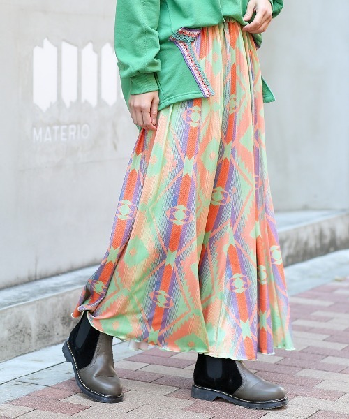 チチカカ（チチカカ）の「ファブリックプリントジャージースカート（スカート・レディース・ブラック/オレンジ/ブルー・SMALL/MEDIUM）」の6枚目の写真