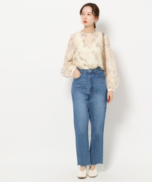 mysty woman(ミスティウーマン)の「フローラルレース刺繍ロングスリーブブラウス 263626(シャツ/ブラウス・レディース・オフホワイト/ピンク/グレイッシュブルー/チャコール/イエロー系・FREE)」の8枚目の写真