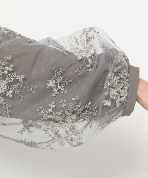 mysty woman(ミスティウーマン)の「フローラルレース刺繍ロングスリーブブラウス 263626(シャツ/ブラウス・レディース・オフホワイト/ピンク/グレイッシュブルー/チャコール/イエロー系・FREE)」の12枚目の写真