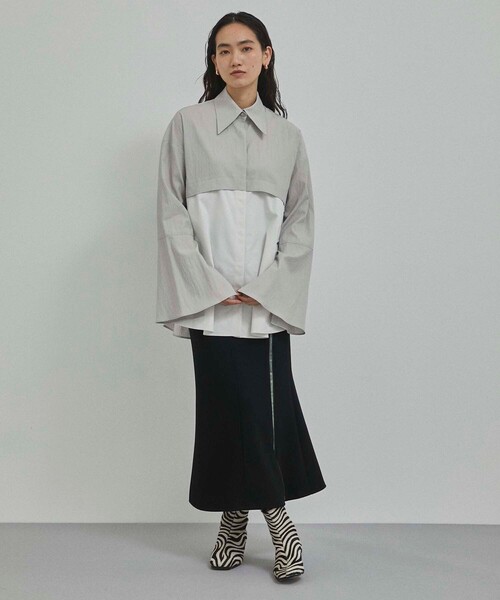 CITY TOKYO（シティトウキョウ）の「フレアスリーブレイヤード配色シャツ（シャツ/ブラウス・レディース・グレイッシュベージュ/ホワイト・FREE）」の3枚目の写真