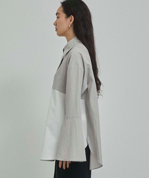 CITY TOKYO（シティトウキョウ）の「フレアスリーブレイヤード配色シャツ（シャツ/ブラウス・レディース・グレイッシュベージュ/ホワイト・FREE）」の10枚目の写真