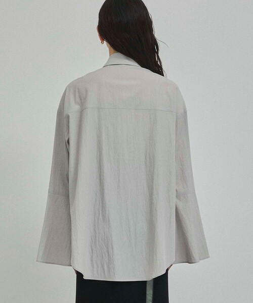 CITY TOKYO（シティトウキョウ）の「フレアスリーブレイヤード配色シャツ（シャツ/ブラウス・レディース・グレイッシュベージュ/ホワイト・FREE）」の11枚目の写真