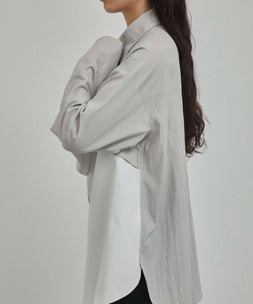 CITY TOKYO（シティトウキョウ）の「フレアスリーブレイヤード配色シャツ（シャツ/ブラウス・レディース・グレイッシュベージュ/ホワイト・FREE）」の14枚目の写真