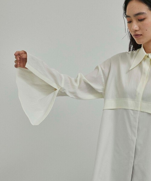 CITY TOKYO（シティトウキョウ）の「フレアスリーブレイヤード配色シャツ（シャツ/ブラウス・レディース・グレイッシュベージュ/ホワイト・FREE）」の22枚目の写真