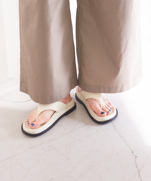 MOHI（モヒ）の「【MOHI】 トングサンダル（サンダル・レディース・ブラック/オフホワイト・38/39/35/36/37）」の2枚目の写真