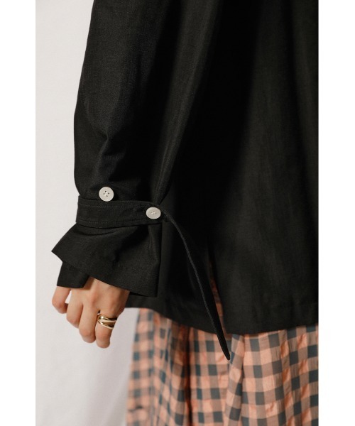 crie conforto（クリーコンフォルト）の「ショルダー釦ブラウス（シャツ/ブラウス・レディース・ブラック/オフホワイト/イエロー・SMALL/MEDIUM）」の10枚目の写真