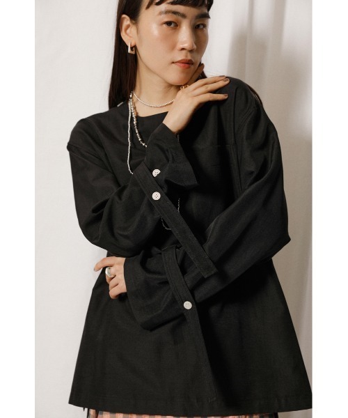 crie conforto（クリーコンフォルト）の「ショルダー釦ブラウス（シャツ/ブラウス・レディース・ブラック/オフホワイト/イエロー・SMALL/MEDIUM）」の13枚目の写真