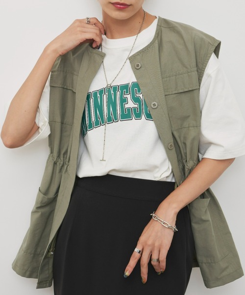 Auntie Rosa Holiday(アンティローザホリデー)の「アーチロゴカレッジプリントT(Tシャツ/カットソー・レディース・チャコールグレー/グレー/オフホワイト/グリーン・FREE)」の1枚目の写真