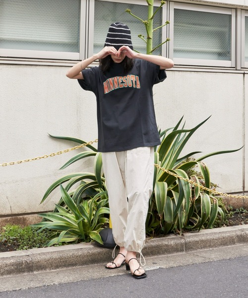 Auntie Rosa Holiday(アンティローザホリデー)の「アーチロゴカレッジプリントT(Tシャツ/カットソー・レディース・チャコールグレー/グレー/オフホワイト/グリーン・FREE)」の8枚目の写真