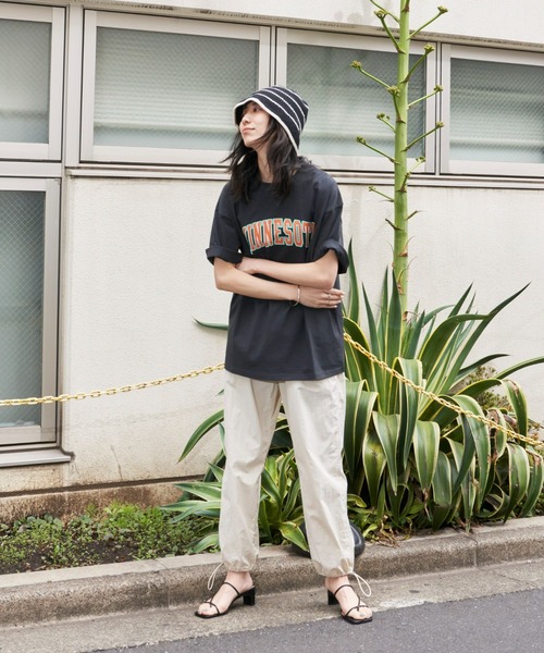 Auntie Rosa Holiday(アンティローザホリデー)の「アーチロゴカレッジプリントT(Tシャツ/カットソー・レディース・チャコールグレー/グレー/オフホワイト/グリーン・FREE)」の9枚目の写真